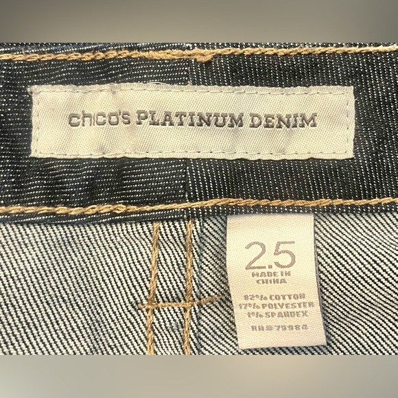 Chico's Platinum Denim Dark Blue Women's Cropped Jeans Size 2.5 (Size 14) - Picture 3 of 5